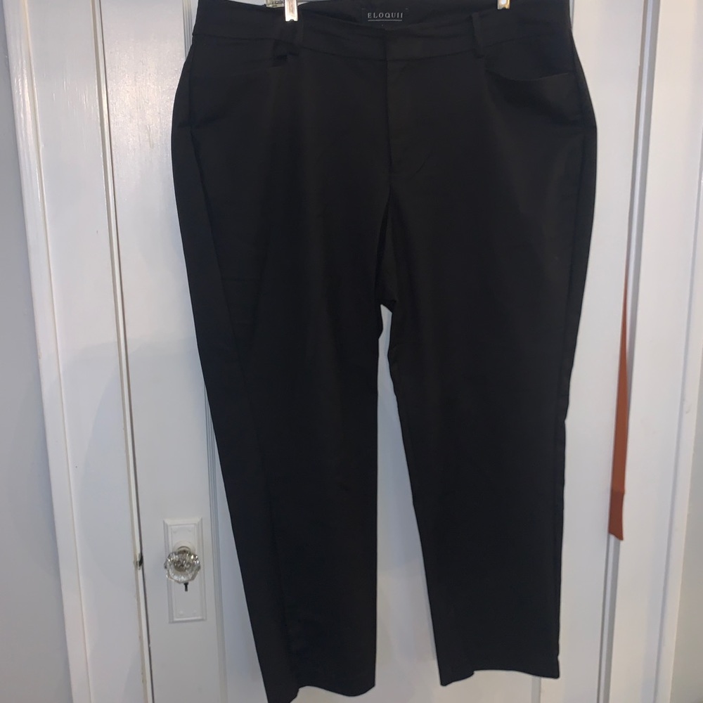 Black ELOQUII a trousers for curvy bottoms